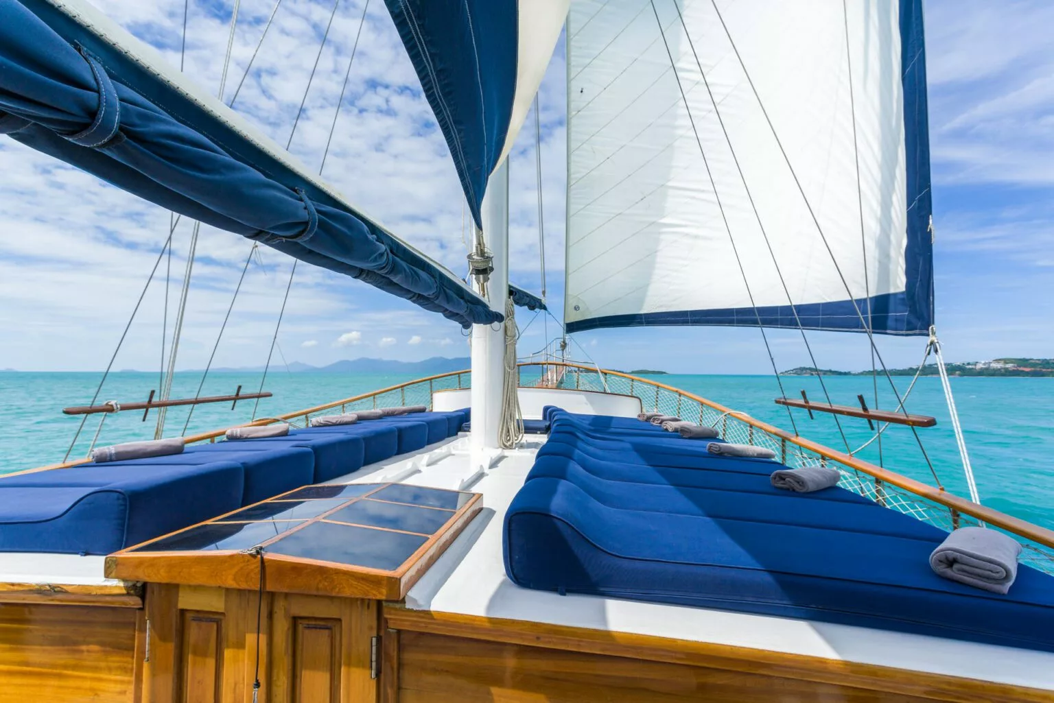 sun beds on the foredeck of the naga traditional sailing yacht, ang thong national marine park