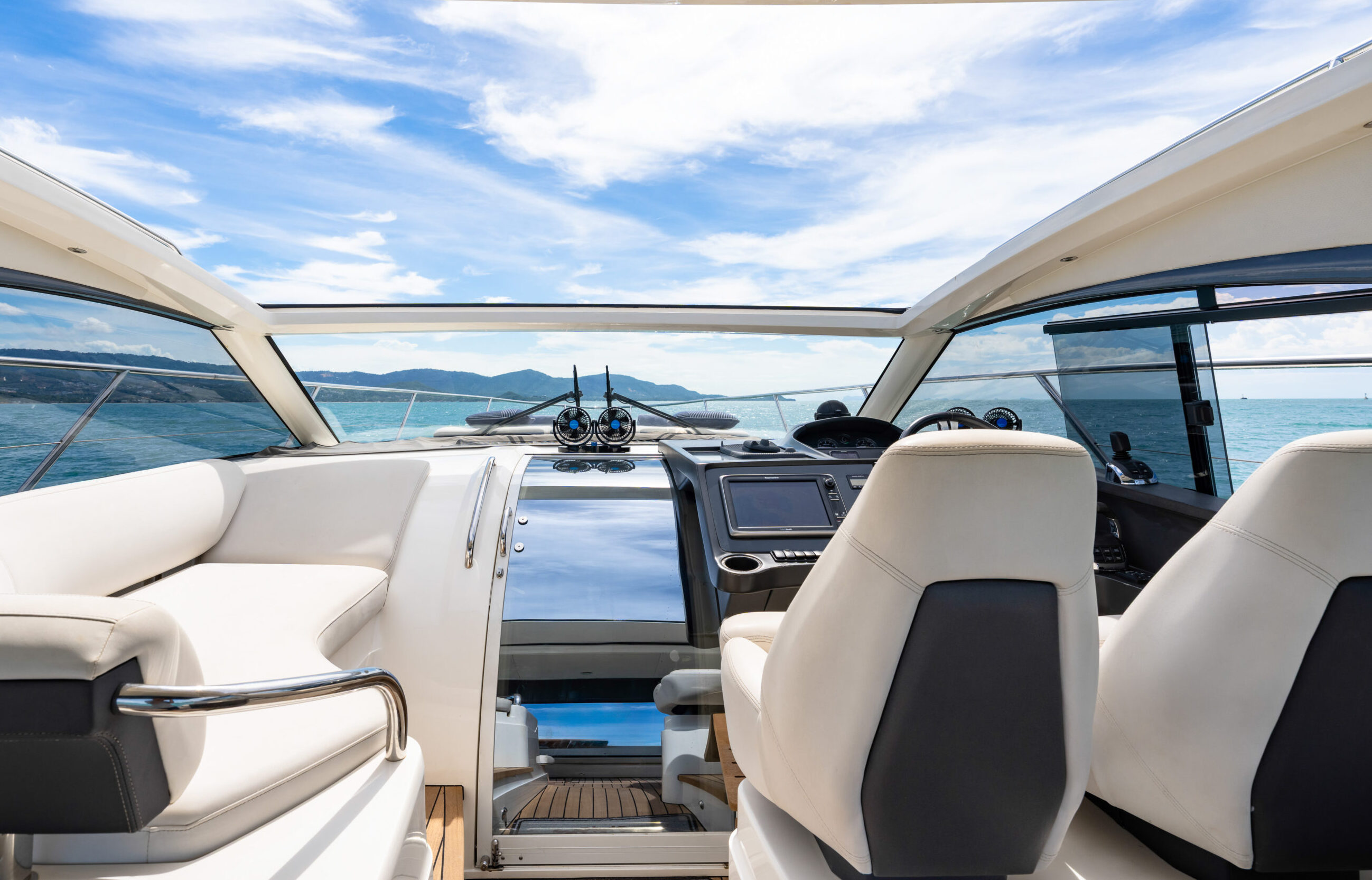 Princess V39 bridge and sunroof
