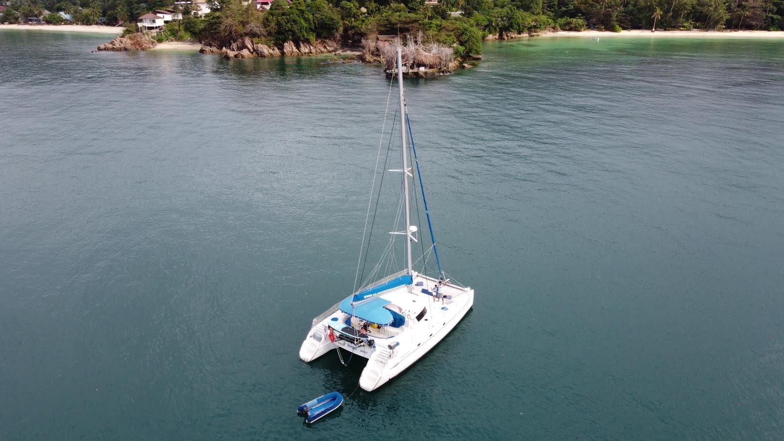 Belize Catamaran 43 (AC)