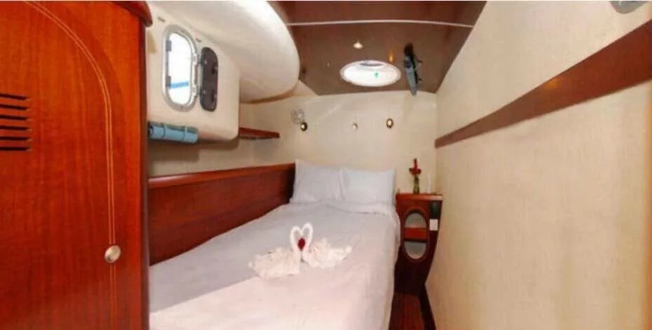 Belize Catamaran 43 (AC)